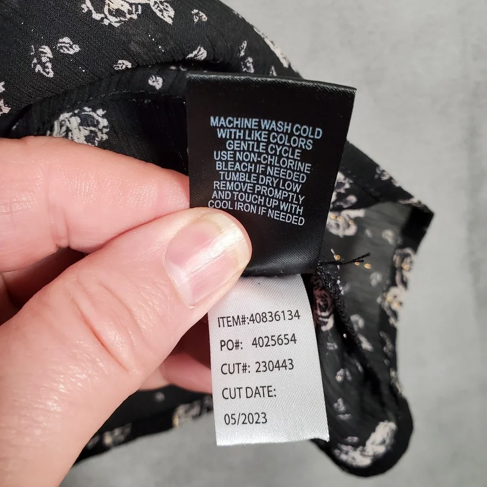 Torrid Top Womens 3X Black White Floral‎ Sheer Flutter Sleeve Flowy Dark Cottage - Picture 7 of 7